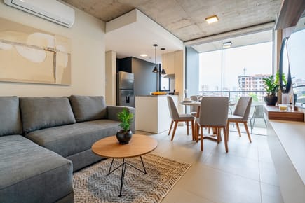 EN ALQUILER DEPARTAMENTO AMOBLADO 2 DORMITORIOS MÁS COCHERA