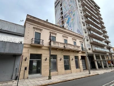 VENDO CASONA HISTÓRICA EN EL CENTRO PARA USO COMERCIAL