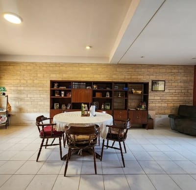 VENDO DUPLEX EN ESQUINA LUQUE- ZONA PLAZA MADERO