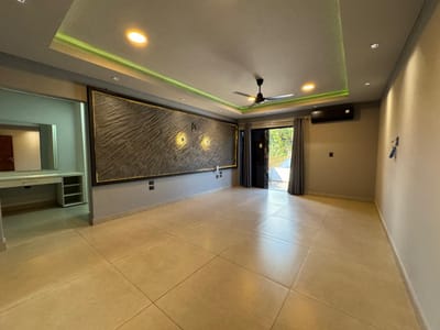 VENDO LUJOSA RESIDENCIA EN BARRIO NAZARETH, ASUNCION