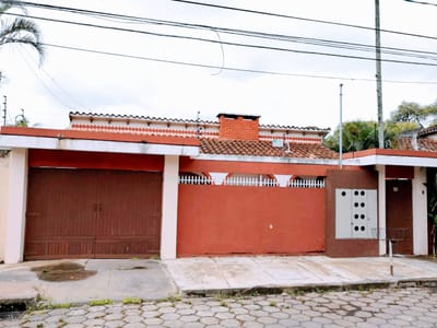 CASA EN VENTA PARA NEGOCIO, ZONA PARQUE URBANO, 2DO ANILLO.