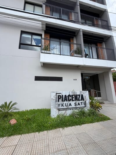 Vendo Departamento de 2 habitaciones con cochera en Ycua Satî 