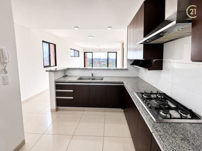  DEPARTAMENTO EN VENTA DE 2 DORMITORIOS CON PARQUEO
