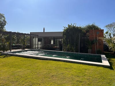 SAN BERNARDINO EN VENTA, HERMOSA RESIDENCIA DE 4 DORM EN CONDOMINIO CERRADO