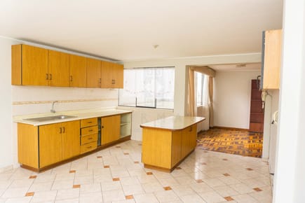 AMPLIO DEPARTAMENTO EN ZONA RESIDENCIAL - SURCO