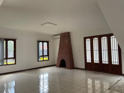 SIRARI CASA EN ALQUILER APTA PARA VIVIENDA O OFICINA 