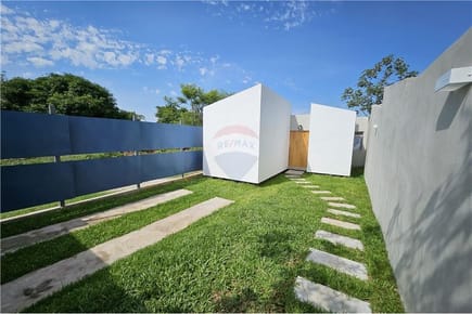 VENDO CASA MINIMALISTA A ESTRENAR EN LUQUE MORA CUE