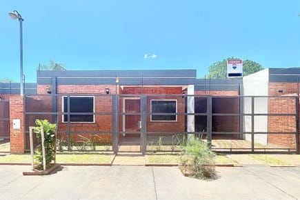 CHALET A ESTRENAR EN ÑEMBY BARRIO MBOCAYATY 