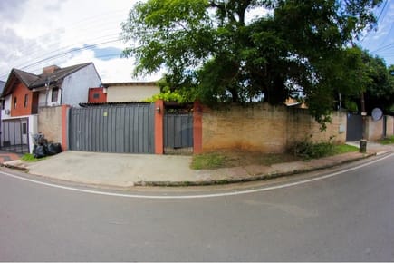VENDO AMPLIA CASA EN LUQUE CUARTO BARRIO VILLA ADELA