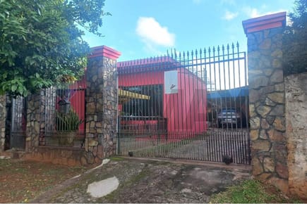 Vendo Amplia Casa con Quincho 