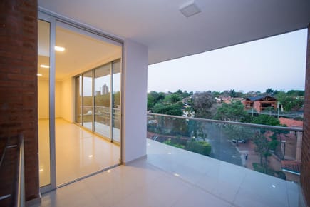 En Venta  Departamento de 3 dormitorios en suite, zona Casa Rica Molas López