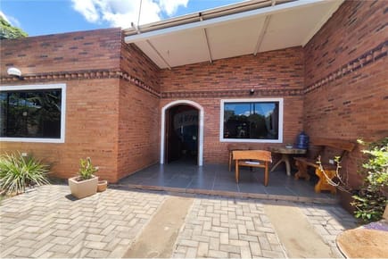 VENDO CASA EN ZONA AVELINO MARTINEZ