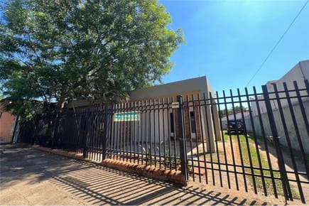VENDO AMPLIA CASA EN SAN LORENZO