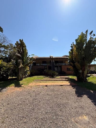VENDO CASA LUJOSA EN BARRIO CERRADO SURUBI'I