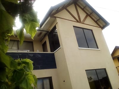 Casa de dos plantas ubicada en zona Chijipata (Alto Achumani) (construc. nueva)