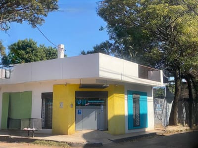 ALQUILER DE CONSULTORIO U OFICINA EN ESQUINA 
