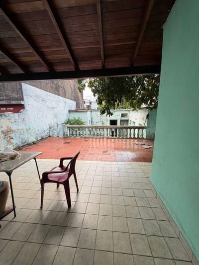 SE VENDE CASA CON SALON COMERCIAL
