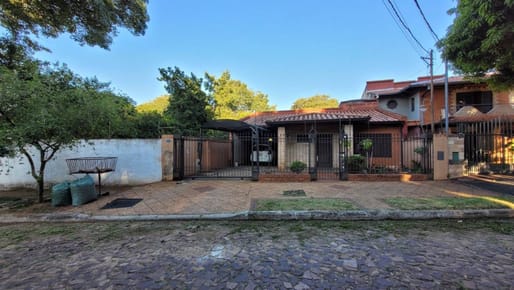 VENDO CASA EN ASUNCION EN MBOCAYATY