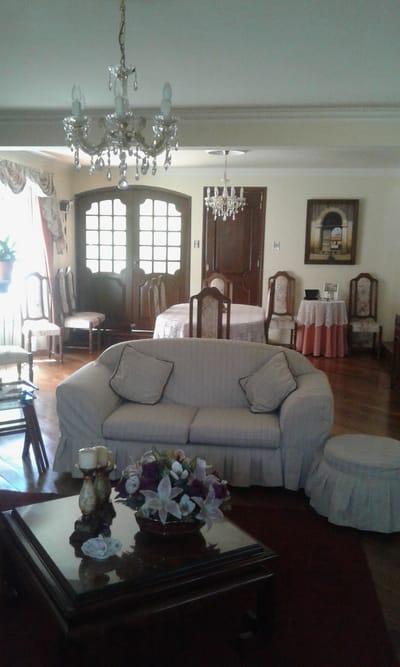 HERMOSA CASA EN VENTA POR ESTADIO FELIX CAPRILES - CALA CALA