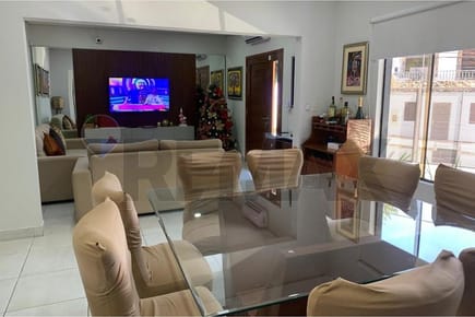 En venta casa de 5 dorm en San Vicente, Asunción 