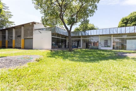 Depósito-Venta-Emiliano R. Fernandez, Fernando De La Mora, Central