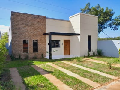 VENDO CASA A ESTRENAR EN LUQUE!!