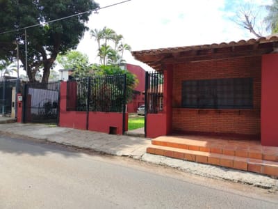 Salón Comercial en Alquiler - Fernando de la Mora