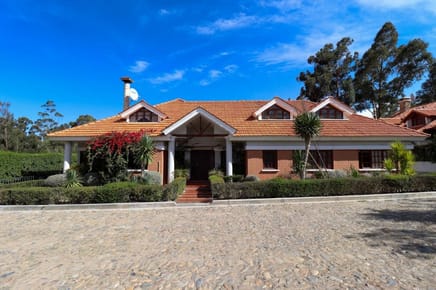 CASA SEMI AMOBLADA EN ALQUILER - GOLF CLUB LA PAZ
