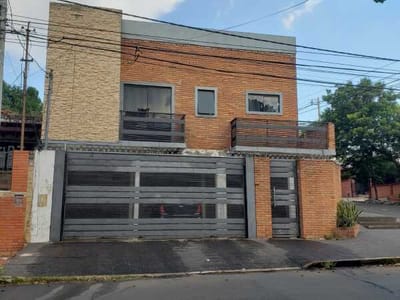 VENDO CASA EN BARRIO OBRERO