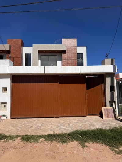 Casa Moderna en El Remanso – Zona Norte, a Solo 2 Cuadras del 9no Anillo
