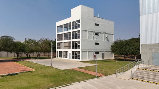EDIFICIO CON GALPONES - PARQUE INDUSTRIAL 