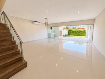 DUPLEX DE 3 HORMITORIOS EN ALQUILER. BARRIO MBURUCUYÁ