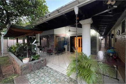 VENDO CASA MODERNA EN SAN LORENZO