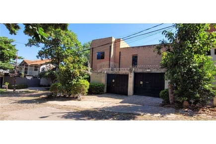 VENDO CASA CON DEPARTAMENTOS EN BARRIO JARA