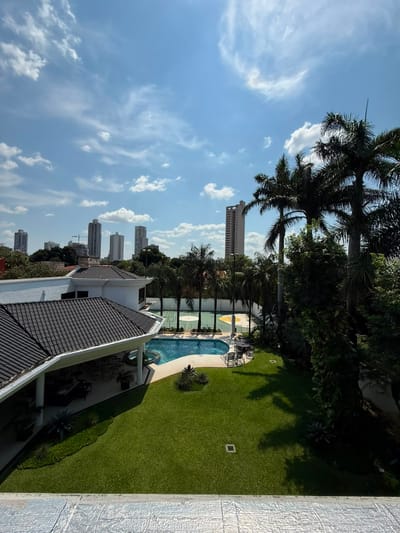 VENDO EXLUCISVA RESIDENCIA EN BARRIO HERRERA DE LA CIUDAD DE ASUNCION