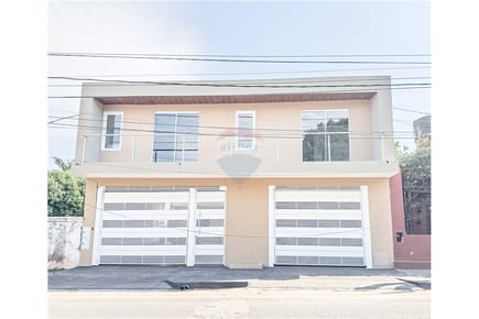En venta amplia casa con piscina en Villa Elisa