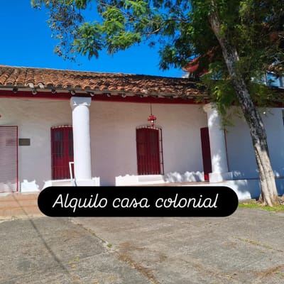 Alquilo exclusiva casa colonial sobre Avda. Sacramento