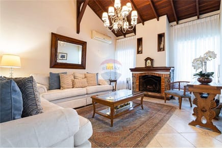 Casa En Venta En El Prestigioso Barrio Carmelitas