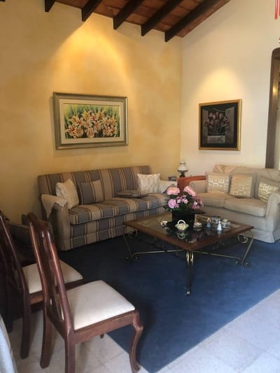 VENDO CHALET EN MBURUCUYA A 2 CUADRAS DE 1er PRESIDENTE y 3 DE STMA TRINIDAD