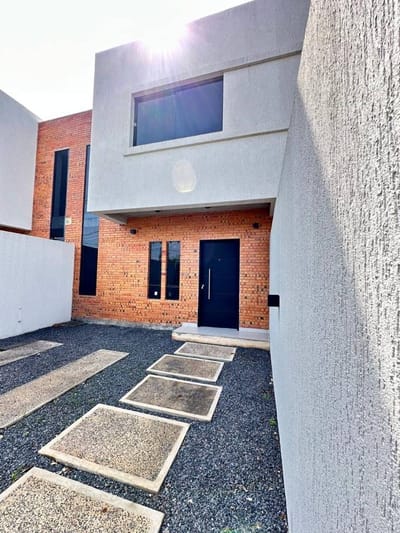 DUPLEX A ESTRENAR EN 1ER BARRIO DE LUQUE A METROS DE RUTA LUQUE - LIMPIO