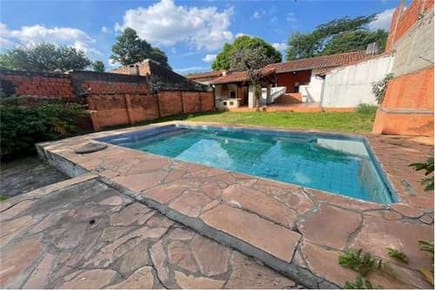 VENDO CASA CON PISCINA- ASUNCION 