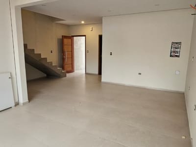 DUPLEX DE 4 DORMITORIOS EN VENTA. EN LAMBARÉ.
