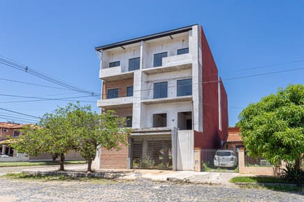 VENTA DE EDIFICIO EN LOMA PYTA ZONA UMAX OPORTUNIDAD DE INVERSION