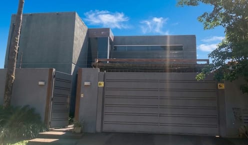 Residencia Moderna Con Piscina | Itauguá Centro