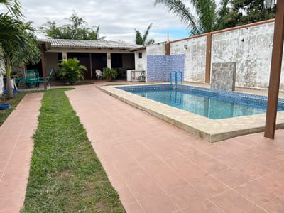 SE VENDE AMPLIA CASA CON PISCINA, ZONA SATELITE
