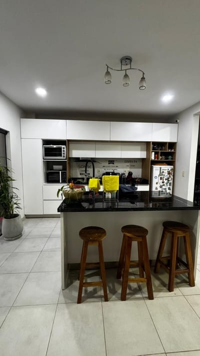 Casa en venta luque-laurelty