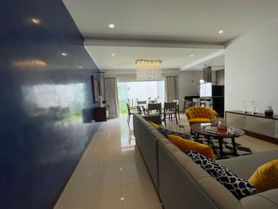 CASA EN ALQUILER 3 SUITES EN COND 