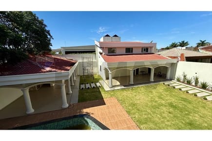 Casa Premium con Piscina y Área Social en Barrio Boquerón