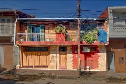 CASA CON DEPARTAMENTOS EN VENTA - SAJONIA