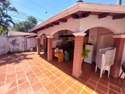 VENDO CASA EN ESQUINA EN VILLA MORRA 